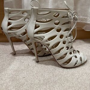 Elite Saab white sandal heel